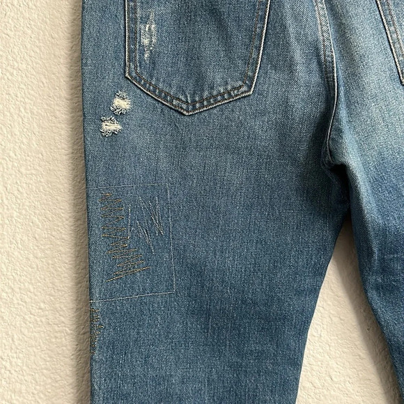 BDG Slim Fit Boyfriend Distressed Denim Women’s Jeans Size 26 - Picture 6 of 12